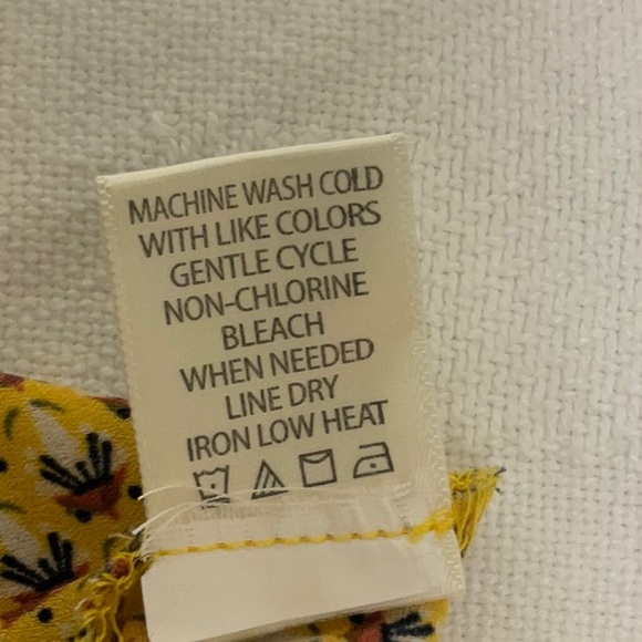 Max Studio flutter sleeve printed blouse, size S - Picture 7 of 7